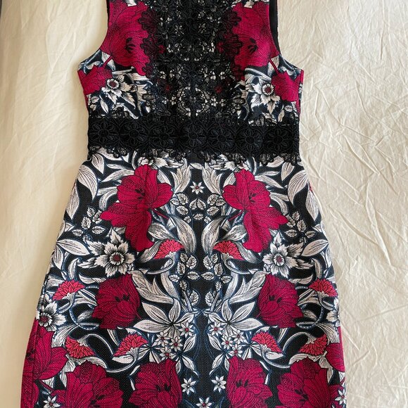 Warehouse (UK brand) Gorgeous Floral Dress w/ Lace Detail - UK size10 - US size4 - Picture 3 of 3